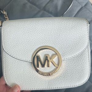 Elegant White Michael Kors Leather Handbag